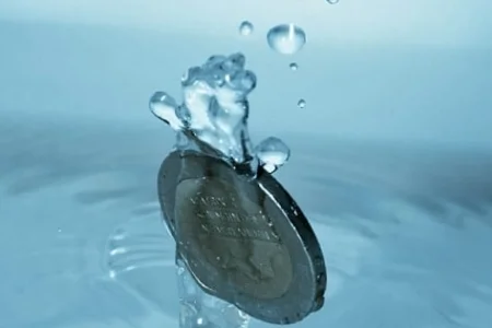 Поиск монет в водоемах (ручьях, реках, озерах)